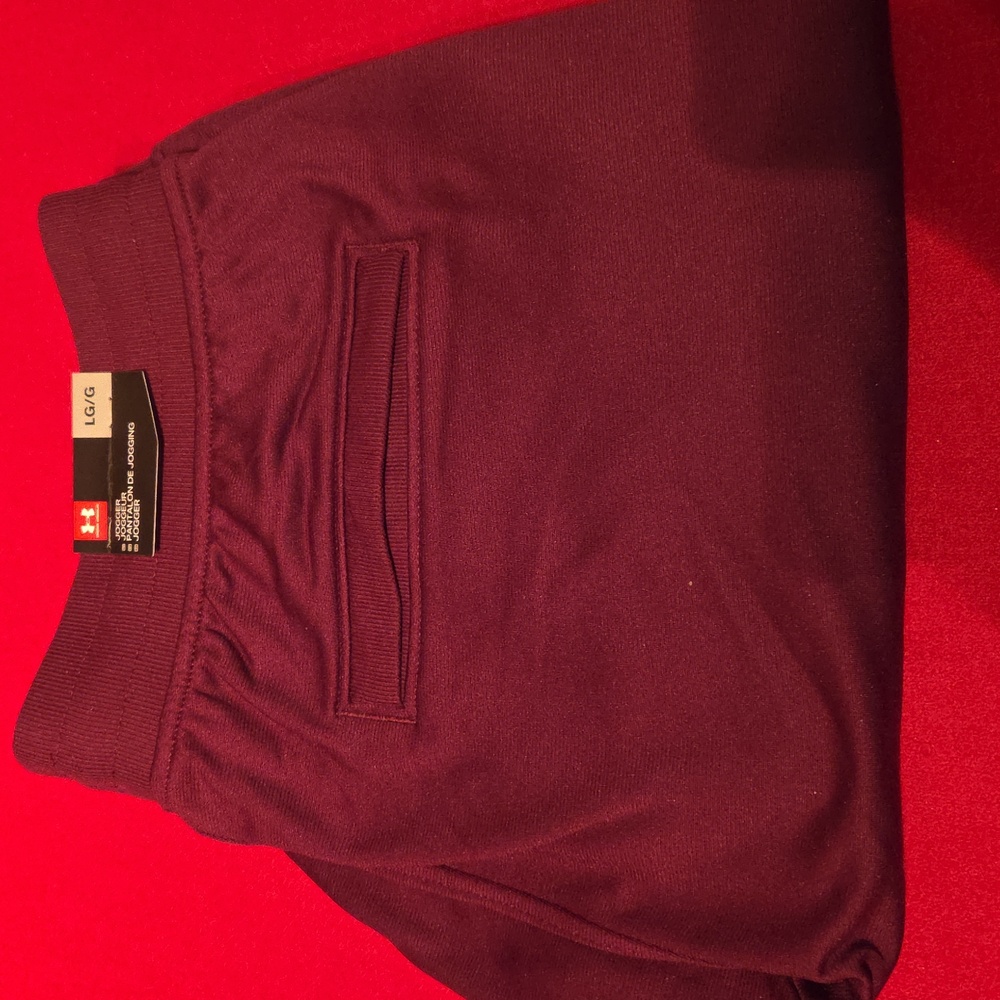 Mens L Maroon Under Armour Jogging pants with Elastic and Drawstring Waist